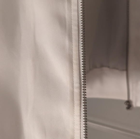 Cloah white bomber with pink mesh sleeves with flowers - Picture 3 of 3